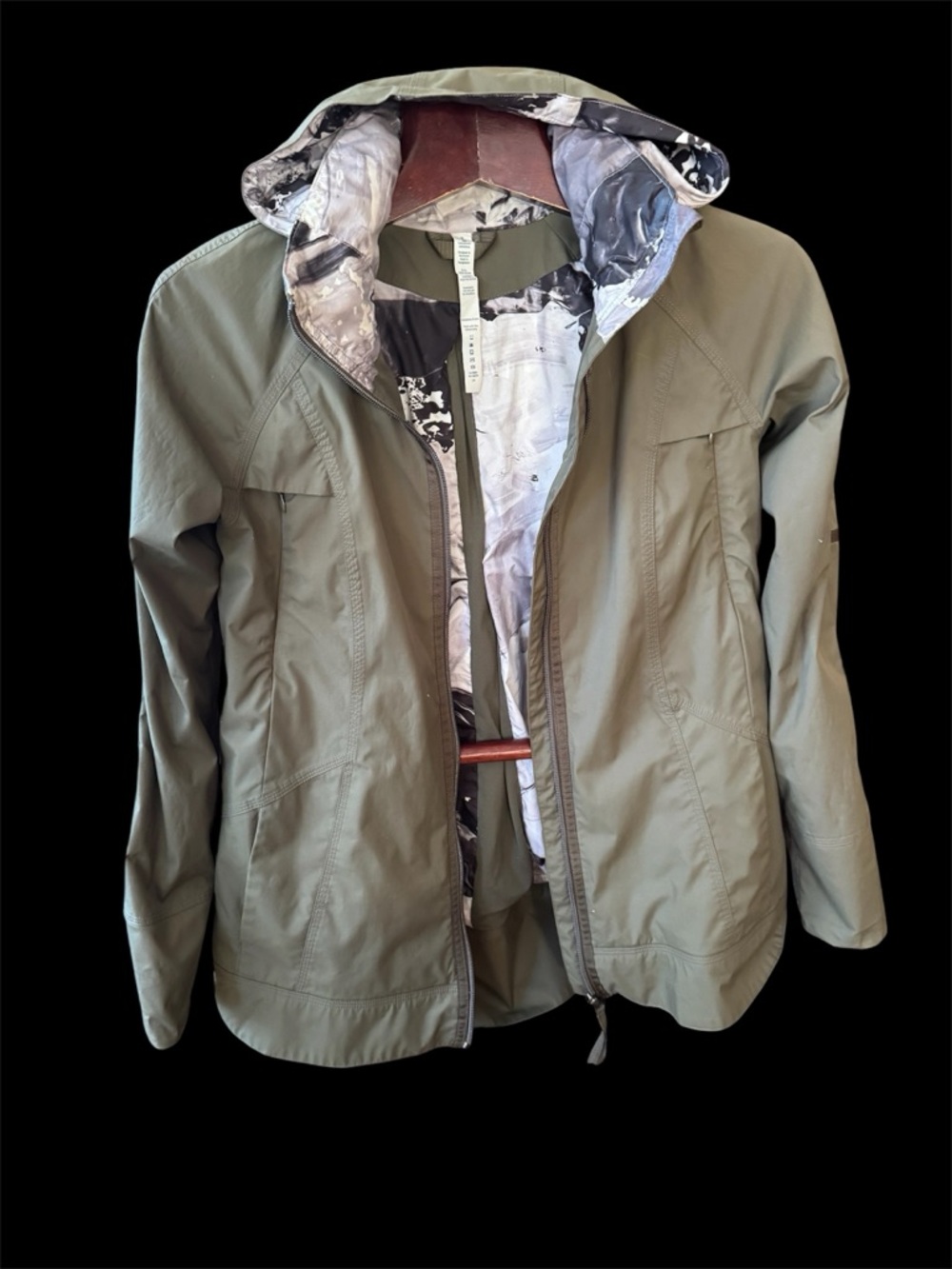 lululemon  Olive Hooded Jacket with Printed Lining size 8 wind and waterproof
